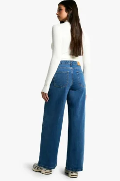 Clearance boohoo Basics 30 Inch Leg Baggy Boyfriend Jeans mid blue