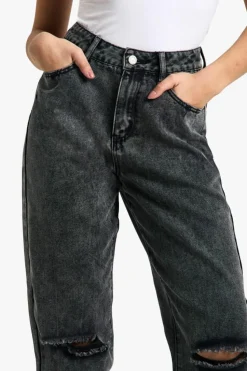 Outlet boohoo Basics Ripped Knee Straight Leg Jeans washed black