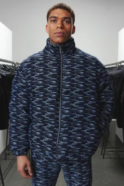 Store boohooMAN Boxy Fit Fabric Interest Denim Puffer Jacket dark blue