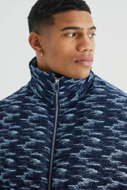 Store boohooMAN Boxy Fit Fabric Interest Denim Puffer Jacket dark blue