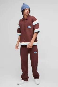 Store boohooMAN Boxy Fit Varsity Shirt Tracksuit chocolate