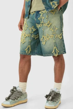 Outlet boohooMAN Distressed Cross Applique Denim Jorts In green