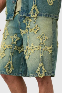 Outlet boohooMAN Distressed Cross Applique Denim Jorts In green
