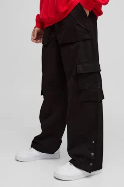 Store boohooMAN Elasticated Waist Baggy Brushed Twill Embroidery Cargo Trousers black