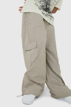 Cheap boohooMAN Elasticated Waist Cargo Pocket Parachute Trousers grey