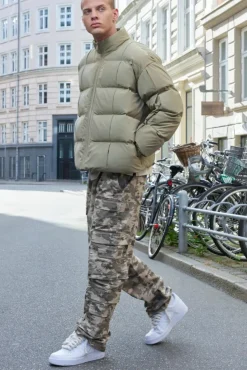 Discount boohooMAN Elasticated Waist Relaxed Stacked Camo Cargo Trousers khaki