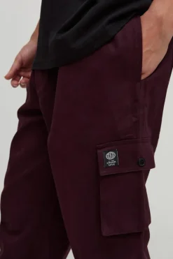 Store boohooMAN Elasticated Waist Skate Cropped Woven Tab Trousers burgundy