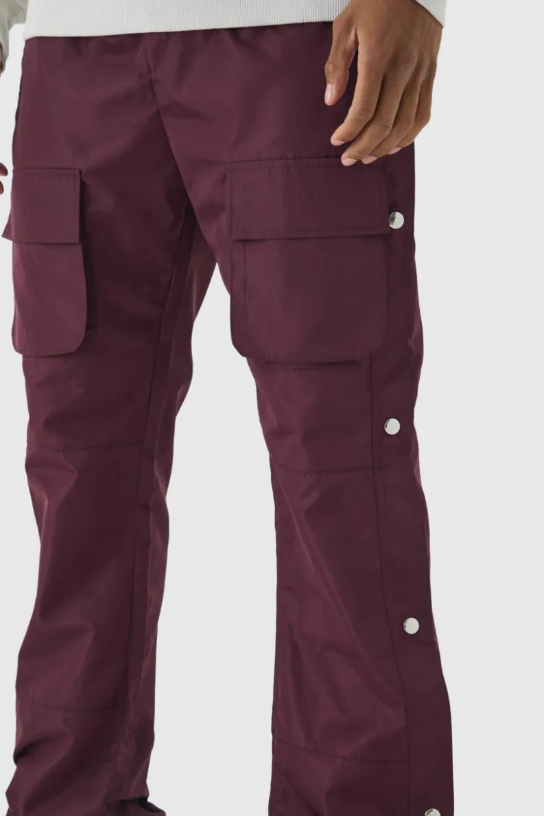Best Sale boohooMAN Elasticated Waist Slim Flare Stacked Cargo Trousers burgundy