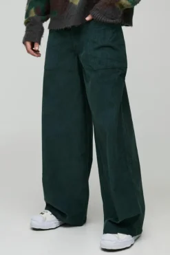 Fashion boohooMAN Extreme Baggy Corduroy Trouser dark green