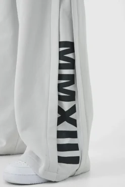 Clearance boohooMAN Extreme Wide Leg Pleated Gusset Jogger light grey