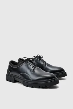 Store boohooMAN Faux Leather Contrast Stitch Brogue In black
