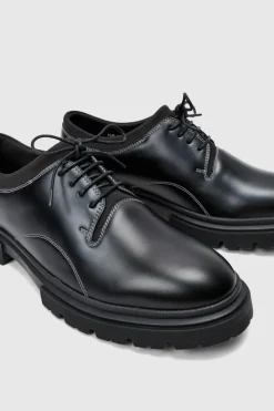 Store boohooMAN Faux Leather Contrast Stitch Brogue In black