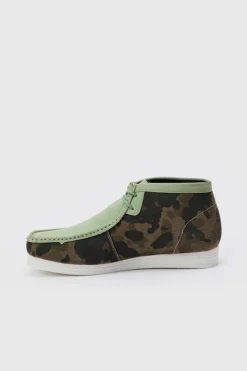 Hot boohooMAN Faux Suede Camo Apron Front Shoes In green