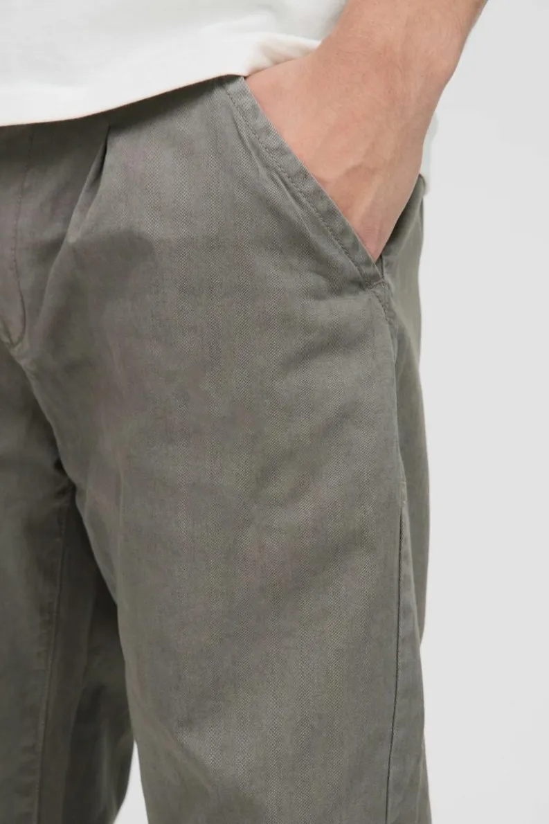 Sale boohooMAN Fixed Waist Relaxed Cropped Pleated Chino Trousers taupe