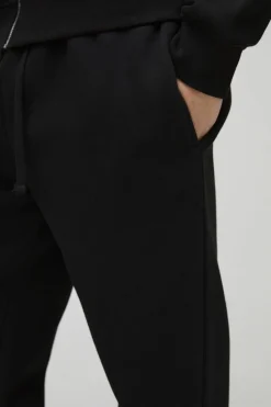 Store boohooMAN 330GSM Relaxed Fit Basic Jogger black
