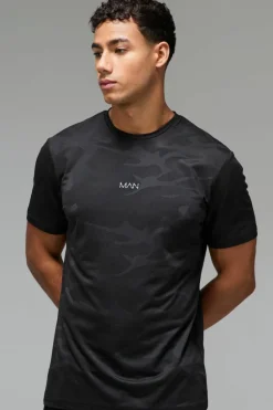 Discount boohooMAN Man Active Camo Jacquard Regular Fit T-shirt black
