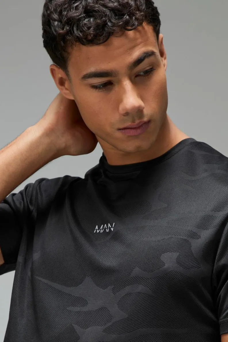 Discount boohooMAN Man Active Camo Jacquard Regular Fit T-shirt black
