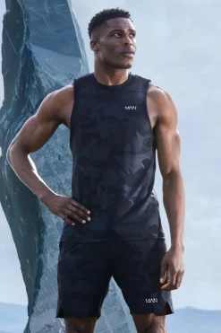 Store boohooMAN Man Active Camo Racer Performance Regular Fit Tank black