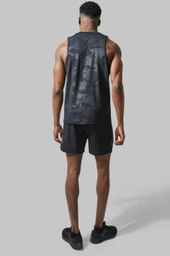 Store boohooMAN Man Active Camo Racer Performance Regular Fit Tank black