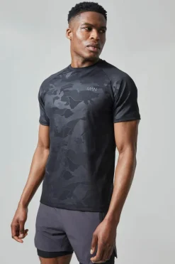 Discount boohooMAN Man Active Camo Raglan Performance T-shirt black