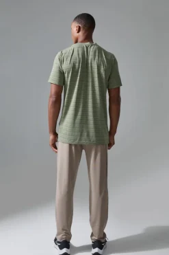 Fashion boohooMAN Man Active Engineered Performance Reg Fit T-shirt khaki
