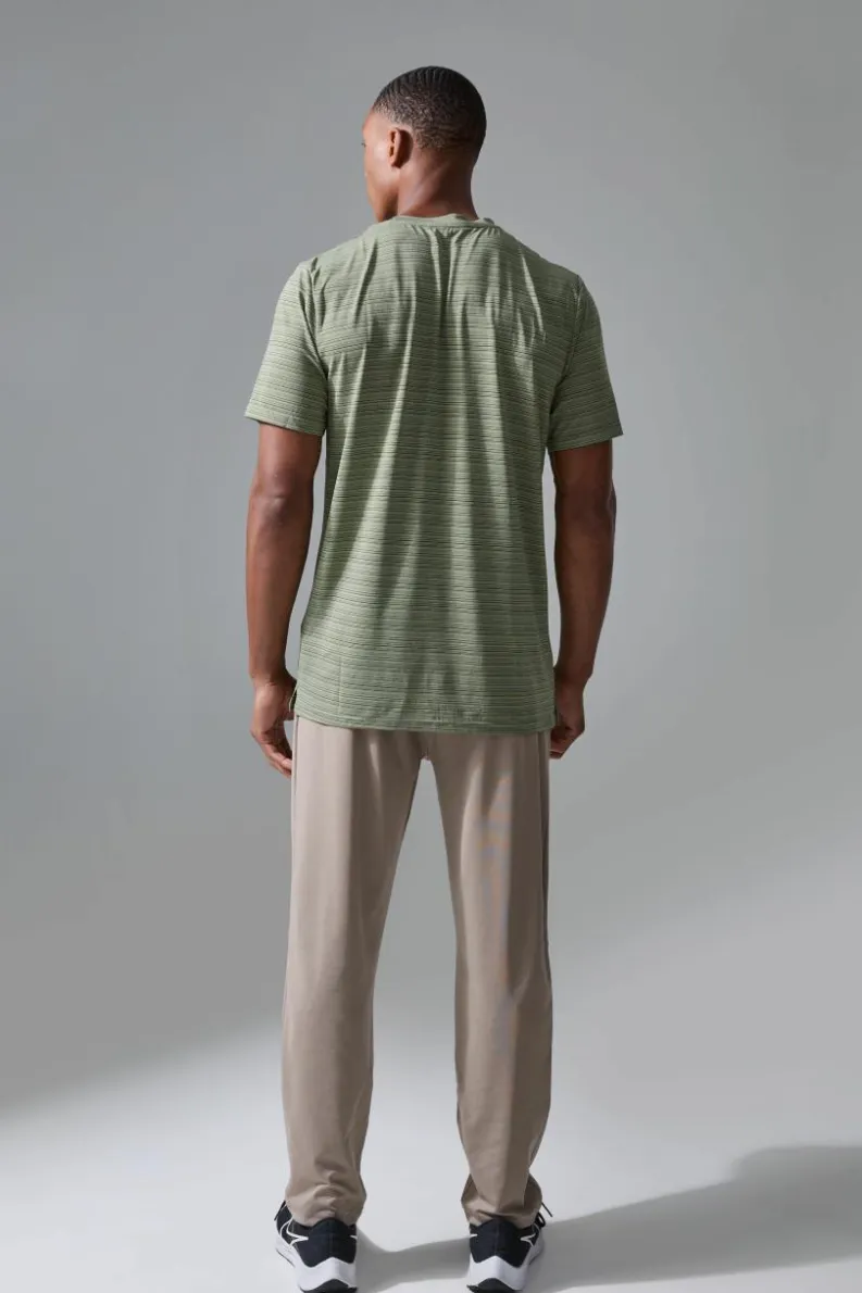 Fashion boohooMAN Man Active Engineered Performance Reg Fit T-shirt khaki