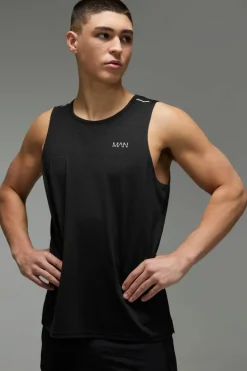 Store boohooMAN Man Active Engineered Performance Reg Fit Vest black