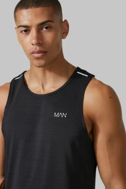 Store boohooMAN Man Active Engineered Performance Reg Fit Vest black