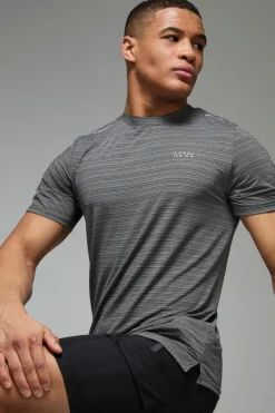 Best boohooMAN Man Active Engineered Performance Reg Fit T-shirt charcoal
