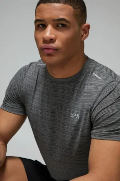 Best boohooMAN Man Active Engineered Performance Reg Fit T-shirt charcoal