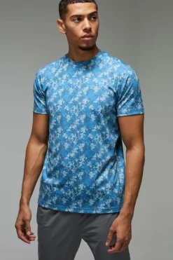 Clearance boohooMAN Man Active Geo Camo Performance Regular Fit T-shirt blue