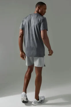 Fashion boohooMAN Man Active Geo Jacquard Regular Fit T-shirt charcoal
