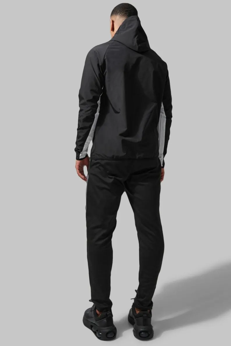Store boohooMAN Man Active Gym Colour Block Regular Fit Windbreaker black