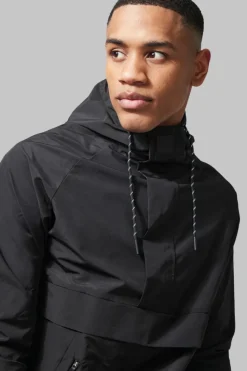 Store boohooMAN Man Active Gym Colour Block Regular Fit Windbreaker black
