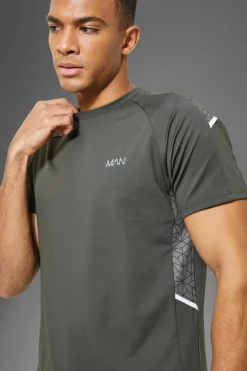 Cheap boohooMAN Man Active Gym Panel Detail Regular Fit T-Shirt khaki