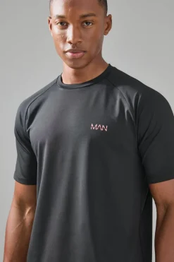 Store boohooMAN Man Active Gym Raglan Neon Logo Reg Fit T-shirt black