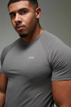 Outlet boohooMAN Man Active Gym Raglan T-shirt charcoal