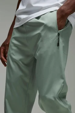 Outlet boohooMAN Man Active Gym Tapered Jogger sage
