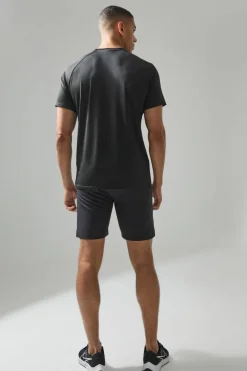 Store boohooMAN Man Active Lightweight Essentials Gym Raglan T-shirt black