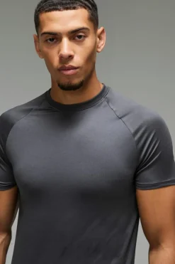 Clearance boohooMAN Man Active Lightweight Essentials Gym Muscle Fit Raglan T-shirt charcoal