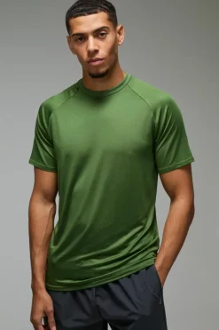 Store boohooMAN Man Active Lightweight Essentials Gym Raglan T-shirt green
