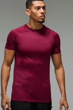 Cheap boohooMAN Man Active Lightweight Essentials Gym Muscle Fit Raglan T-shirt burgundy