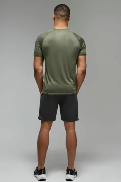 Outlet boohooMAN Man Active Lightweight Essentials Gym Regular Fit Raglan T-shirt khaki