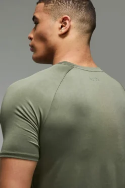 Outlet boohooMAN Man Active Lightweight Essentials Gym Regular Fit Raglan T-shirt khaki