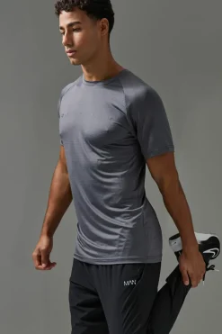 New boohooMAN Man Active Muscle Fit Breathable Lightweight T-shirt charcoal