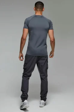 Fashion boohooMAN Man Active Muscle Fit T-shirt charcoal