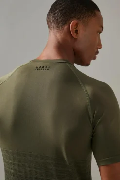 Store boohooMAN Man Active Ombre Seamless Muscle Fit T-shirt khaki