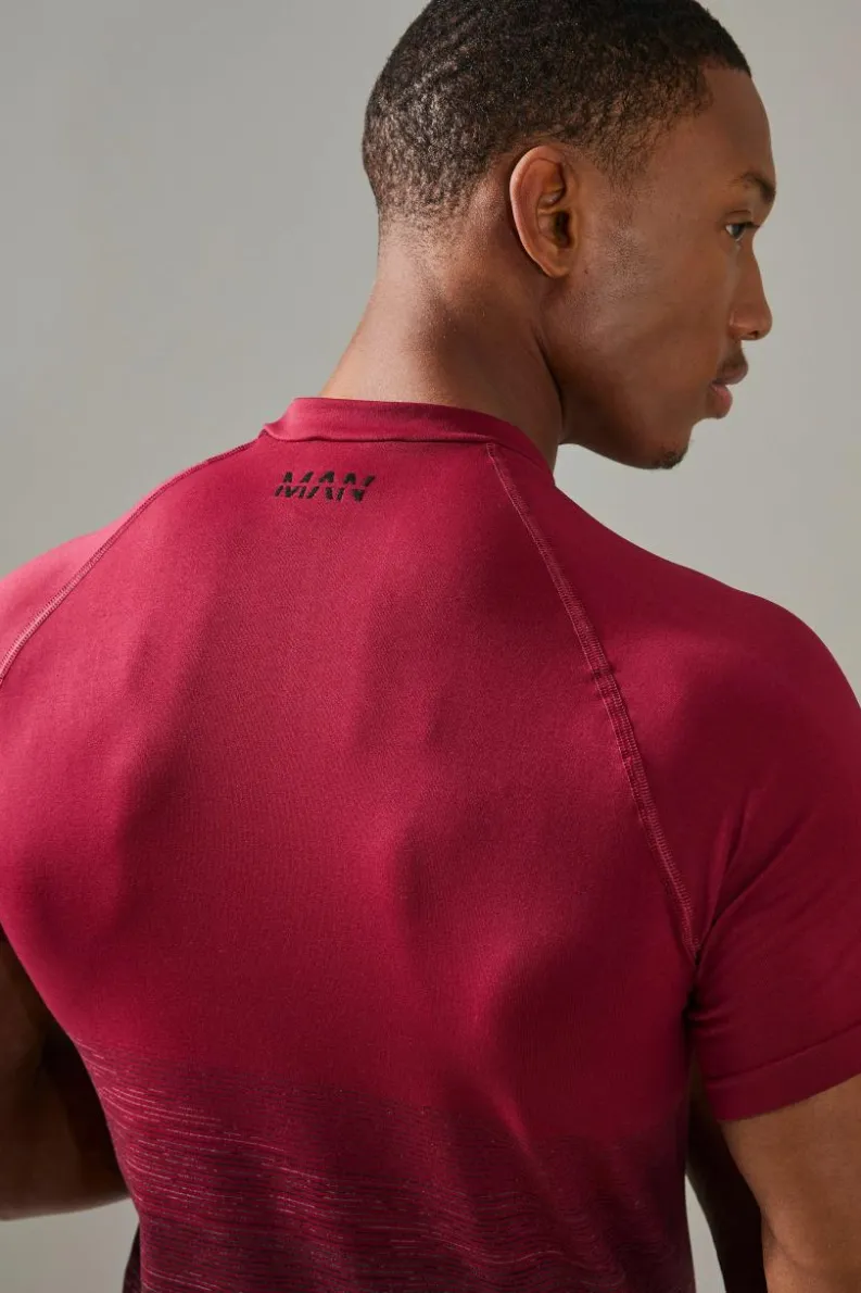 Best boohooMAN Man Active Ombre Seamless Muscle Fit T-shirt berry