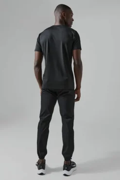 Outlet boohooMAN Man Active Performance Gym Regular Fit T-Shirt black