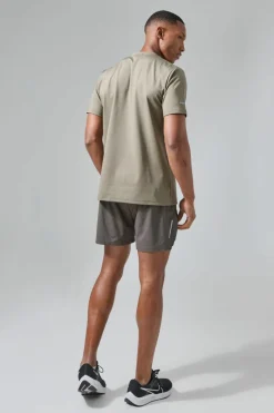 New boohooMAN Man Active Performance Regular Fit T-shirt khaki